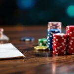 découvrez trois astuces incontournables pour maîtriser les bases du poker et faire vos premiers pas avec succès dans cet univers passionnant. que vous soyez novice ou que vous souhaitiez améliorer votre jeu, ces conseils essentiels vous aideront à développer vos compétences et à maximiser vos chances de gagner.